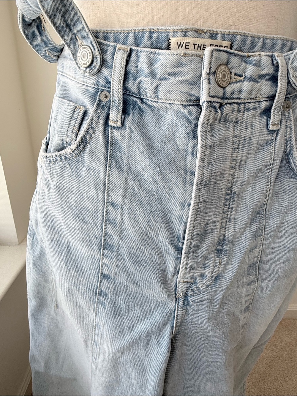 Free People Berkeley Suspender Jeans in shade Homecoming- Light Blue Denim - Picture 3 of 15